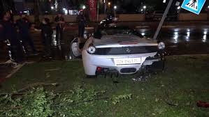 Antalya’da 4 milyon TL’lik lüks otomobil kazada kullanılamaz hale geldi