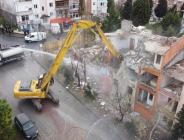 Depremde hasar gören 9 bina yıkıldı