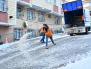 ESENYURT’TA BUZLANMAYA KARŞI ÇALIŞMALAR DEVAM EDİYOR