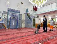 ESENYURT BELEDİYESİ İBADETHANELERİ TEMİZLEYEREK DEZENFEKTE EDİYOR