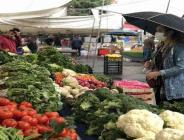 Yağmurlu hava semt pazarlarını olumsuz etkiledi