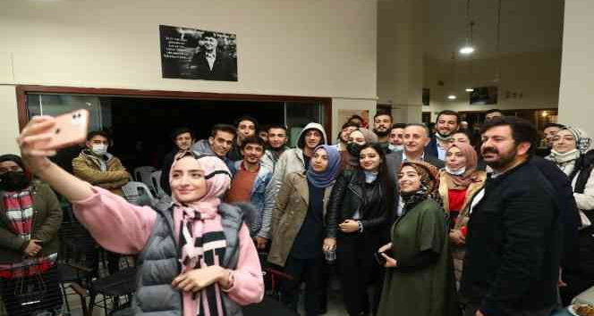 Bağcılar Belediyesi’nden üniversite öğrencilerine eğitim yardımı