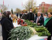 Kendi ürettikleri ürünleri kendi elleriyle sattılar