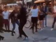 ‘Çocuğa çarpacaktın’ diyerek motosikleti kadını darp etti