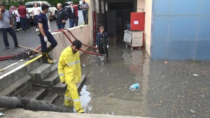 Avcılar Kaymakamlığı’nı  su bastı