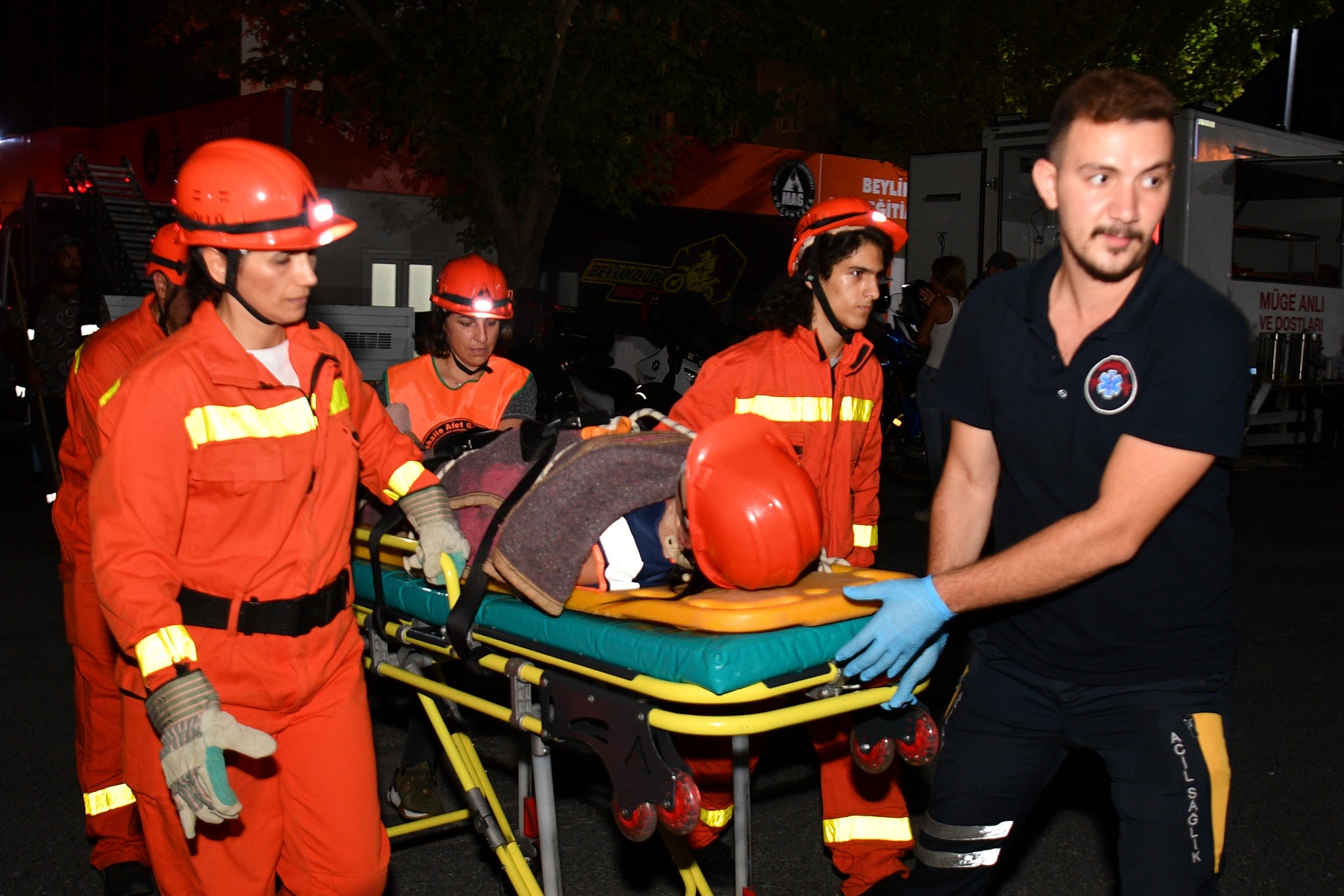BEYLİKDÜZÜ’NDE DEPREM TATBİKATI  yapıldı