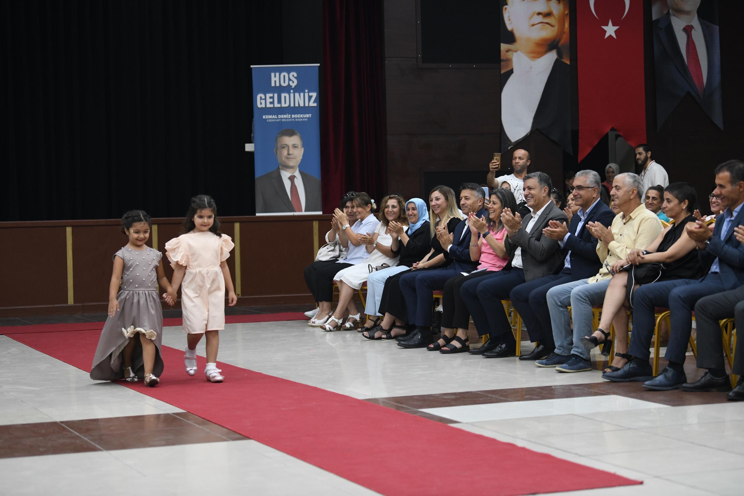 GÜÇLÜ KADINLARIN ÜRETTİĞİ ÜRÜNLER DEFİLEYLE TAÇLANDI