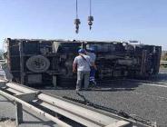 Büyükçekmece TEM de kamyonet devrildi