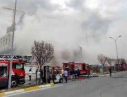 Beylikdüzü’ndeki yangında dumanlar etrafı kapladı
