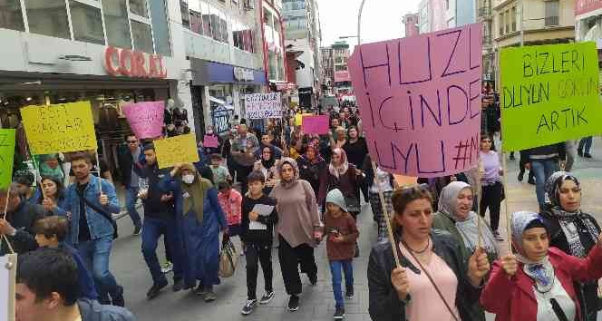 Bakırköy’de aileler otizmli Mehmet Eres için yürüdü