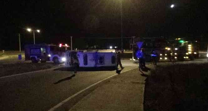 Silivri’de ambulans yan yattı, 3 sağlık personeli ölümden döndü