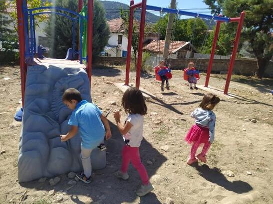 İstanbullu 8 üniversite öğrencisi  köy okulunu yeniledi
