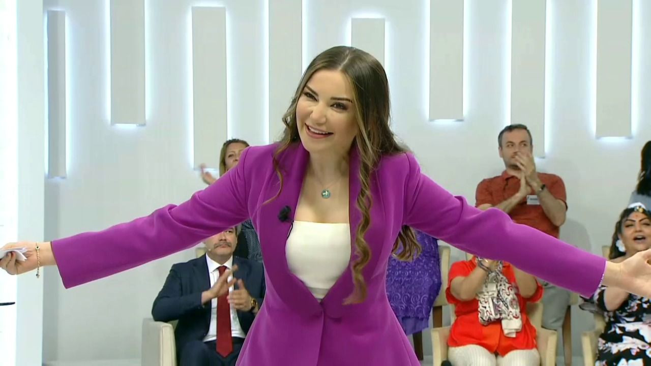 FOX  ‘Esra Ezmeci ile Karşı Karşıya’ programını bitirdi