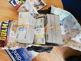 Temizlik işçisi: Yolda bulduğu cüzdandan dolar ve TL fışkırdı!