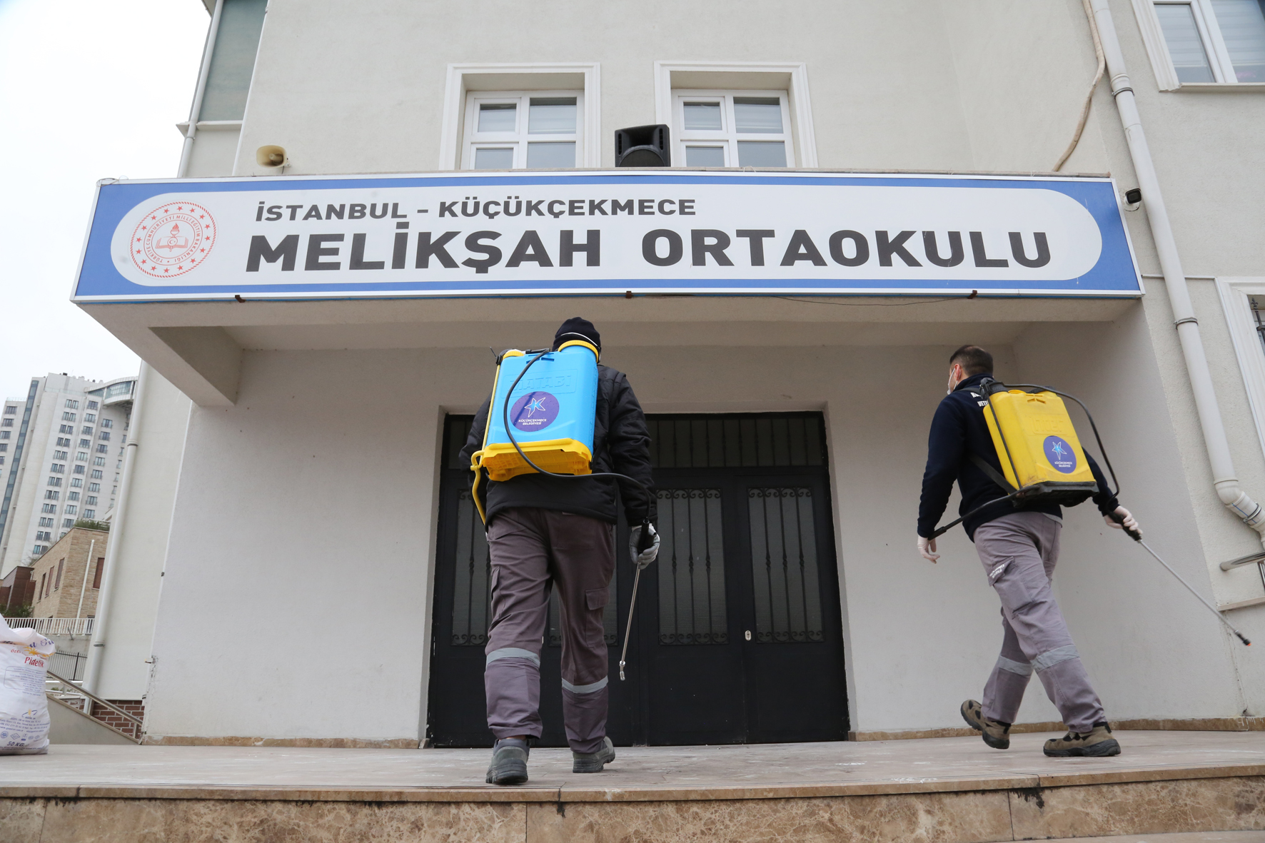 KÜÇÜKÇEKMECE BELEDİYESİ  200 OKULU DEZENFEKTE EDİYOR