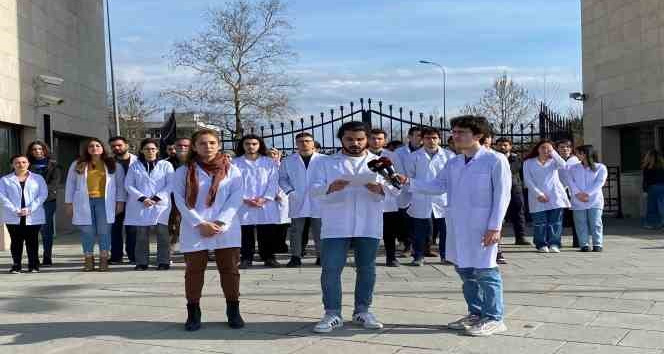 İstanbul Üniversitesi Avcılar Kampüsü  Veteriner Fakültesi öğrencileri eylemlerini sürdürüyor