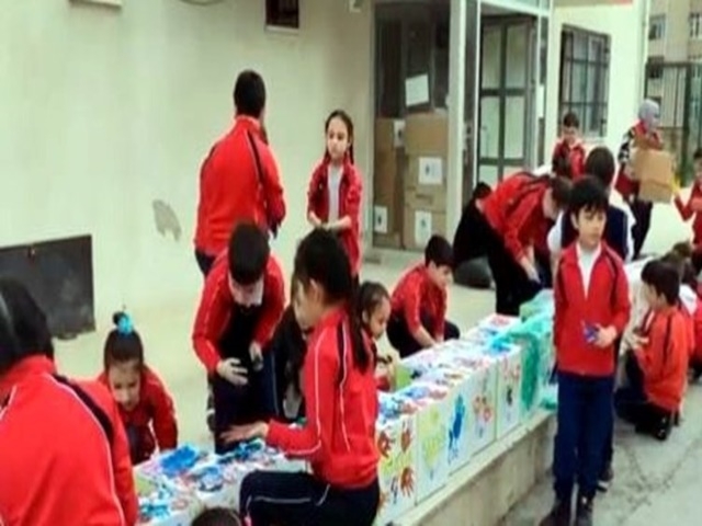 Esenyurtlu öğrencilerden depremzedelere oyuncak paketi