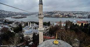 İstanbul’da ramazanın ilk mahyası Eyüp Sultan Camisine asıldı