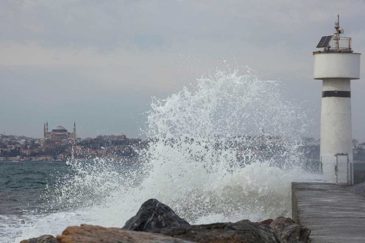 İstanbul’da 17 ilçe tsunami riski altında! Uyarı tabelaları asıldı