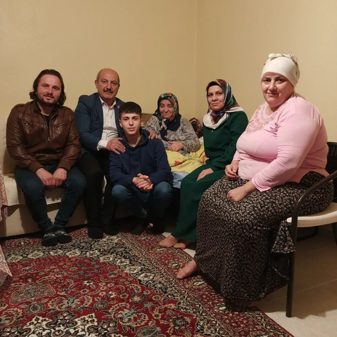 BBP Büyükçekmece İlçe Başkanı Halil Eker’den depremzede aileye ziyaret