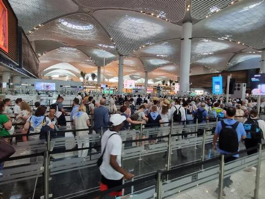 İstanbul Havalimanı’nda bayram tatili yoğunluğu sürüyor