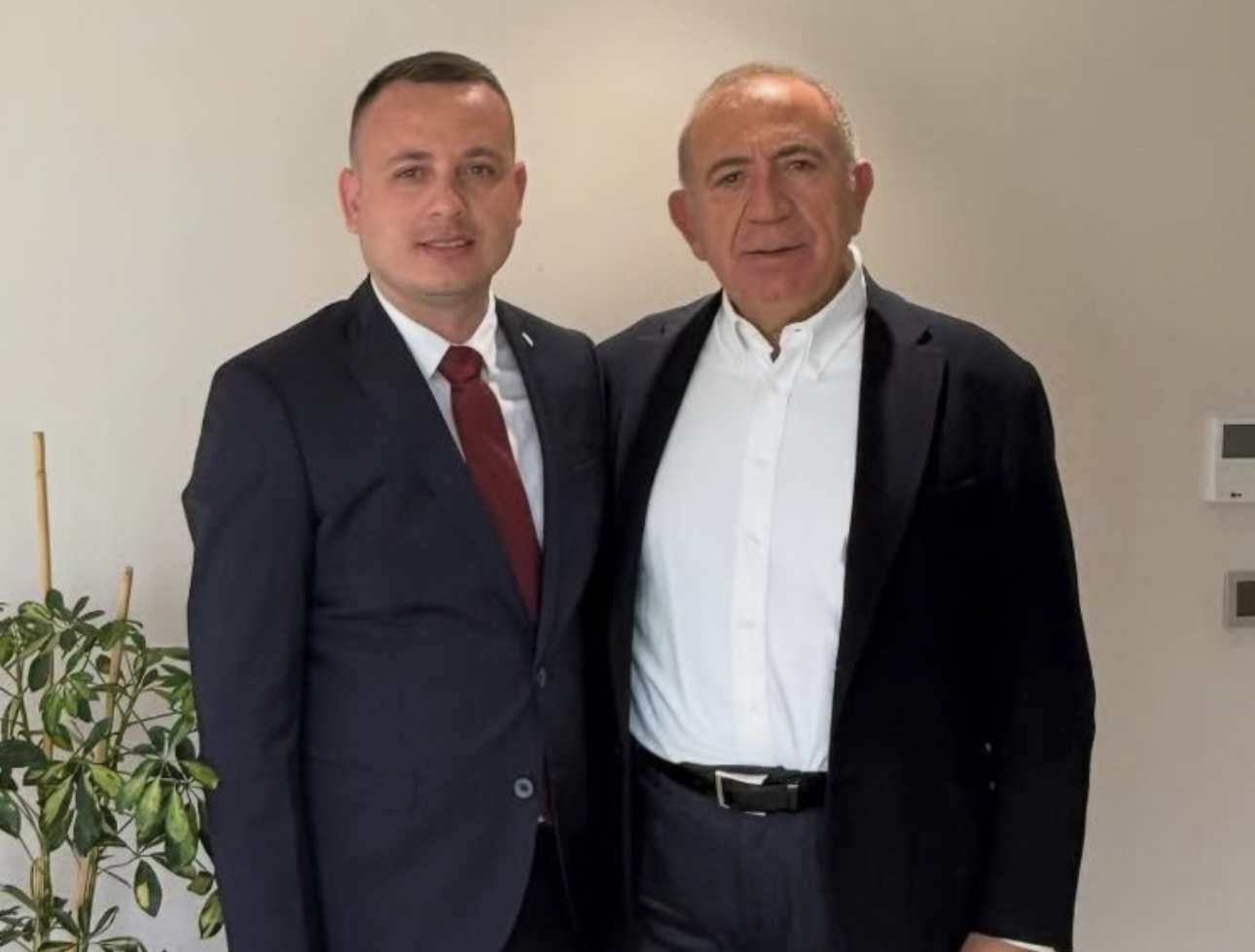 MUHTAR EMRE SİNİR’DEN  GÜRSEL TEKİN’E ZİYARET