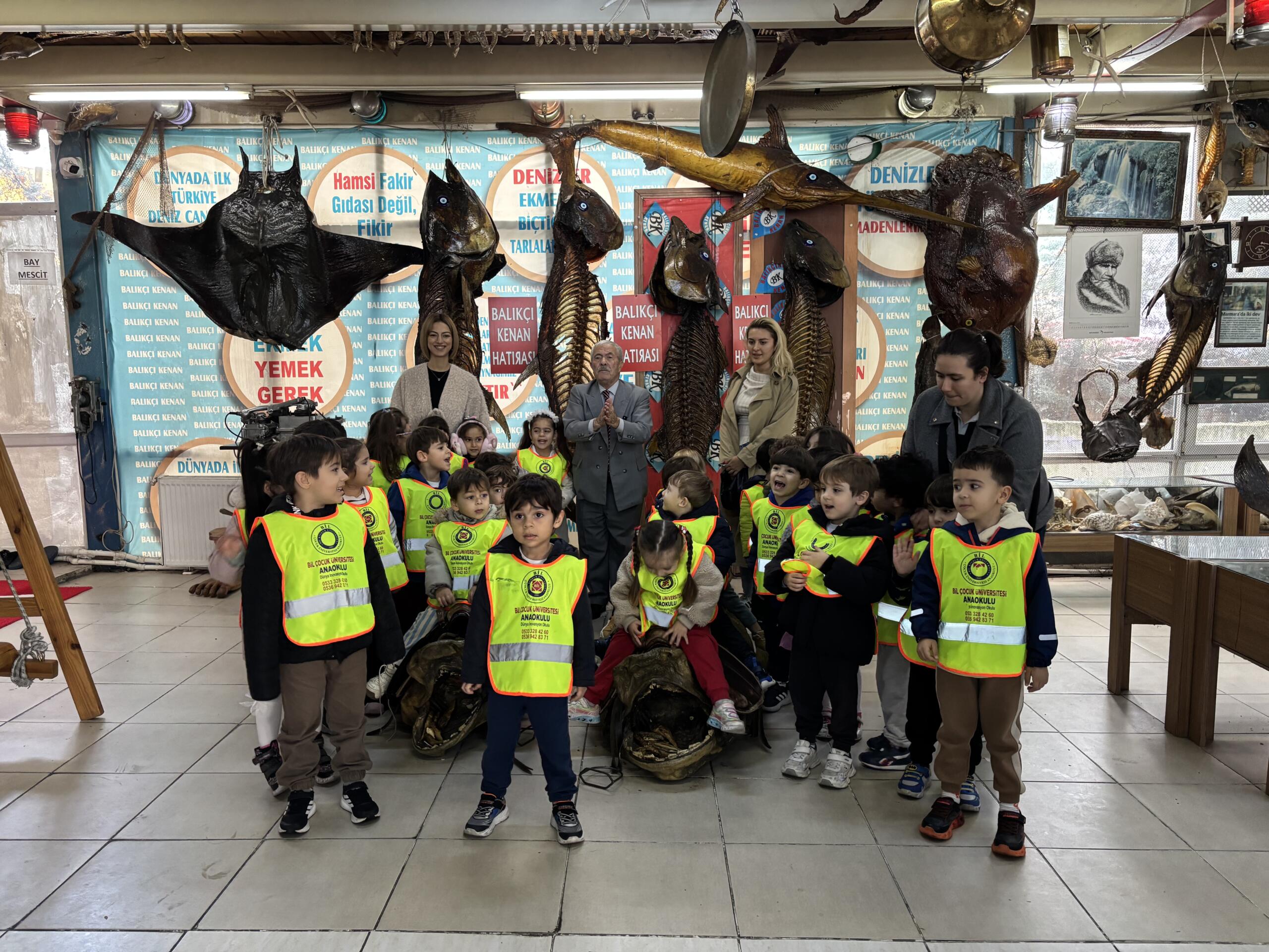 TELEVİZYONDA İZLEDİKLERİ BALIKLARIN GERÇEKLERİNİ GÖRDÜLER