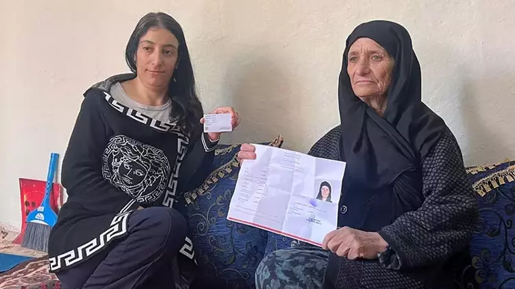 40 yıldır vatansız yaşıyor